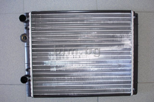 Воден радиатор размер 430/360/22 за VOLKSWAGEN POLO (6N1) хечбек от 1994 до 1999