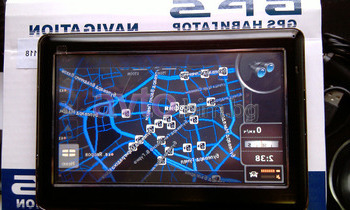 5 Инча GPS навигация с вгрaден FM-Transmiter и bluetooth за връзка с телефон и ползване на handsfree