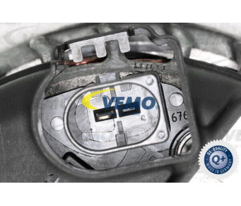 Маслен радиатор, двигателно масло VEMO V30-60-0007 за MERCEDES VIANO (W639) от 2003 до 2014