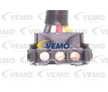Корпус на термостат VEMO V30-99-0208 за MERCEDES C (W204) седан от 2007 до 2014