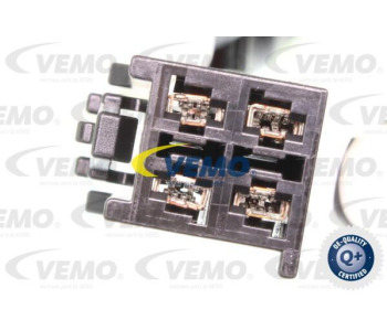 Допълнителна водна помпа VEMO V30-16-0014 за MERCEDES C (S205) комби от 2014