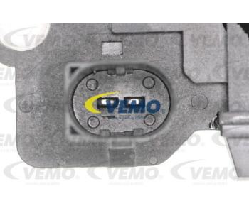 Гарнитура, корпус дроселова клапа VEMO V30-81-0046 за MERCEDES E (A207) кабриолет от 2010